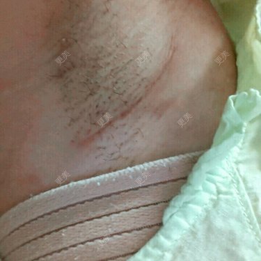 傲娇的小妮子