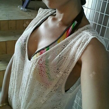 傲娇的小妮子