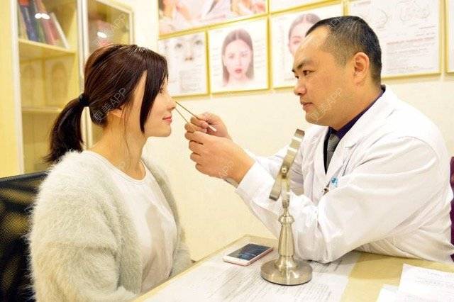更美 - 梁小柱有大大的梦想的隆鼻经验 | 膨体隆鼻 | 南宁 | 鼻头整形 | 隆鼻