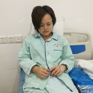 宛若霓裳