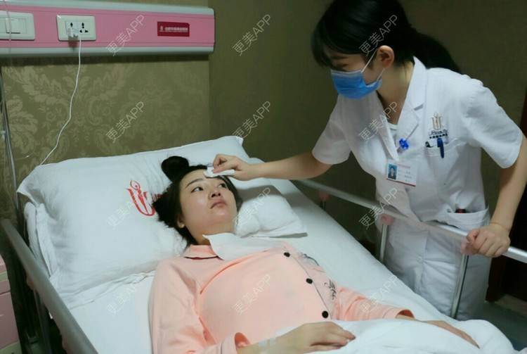 章圣医生的假体隆胸日记
