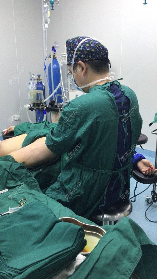 小新是我男盆友的自体脂肪隆胸日记