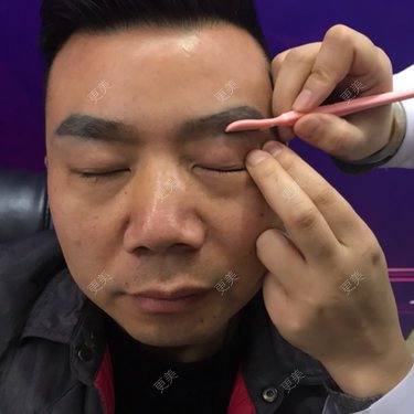 竣毅然