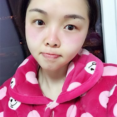 顾霏。