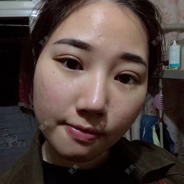 用桶喝水