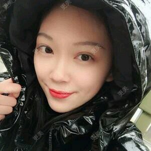 黄鹂鸣翠柳