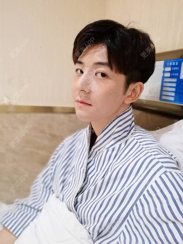 更美 - 唐航 医生的隆鼻经验 | 隆鼻 | 深圳