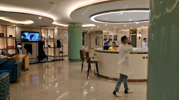 更美 - 星月戀歌的假体隆胸经验 | 自体脂肪全面部填充 | 西安 | 武汉 | 自体脂肪隆胸 | 射频提升 | 上海 | 瘦脸除皱 | 假体隆胸 | 鼻部多项 | 广州 | 注射美白 | 双眼皮