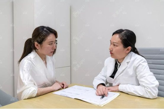 更美 - 重庆美莱整形美容医院的红蓝光清痘经验 | 红蓝光清痘
