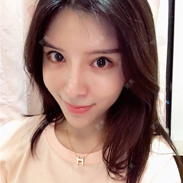 罗莉 医生