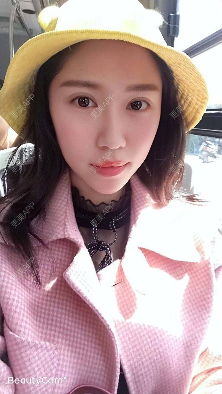 更美 - 枫叶上的小灰猫的膨体垫下巴经验 | 上海 | 视频日记 | 膨体垫下巴