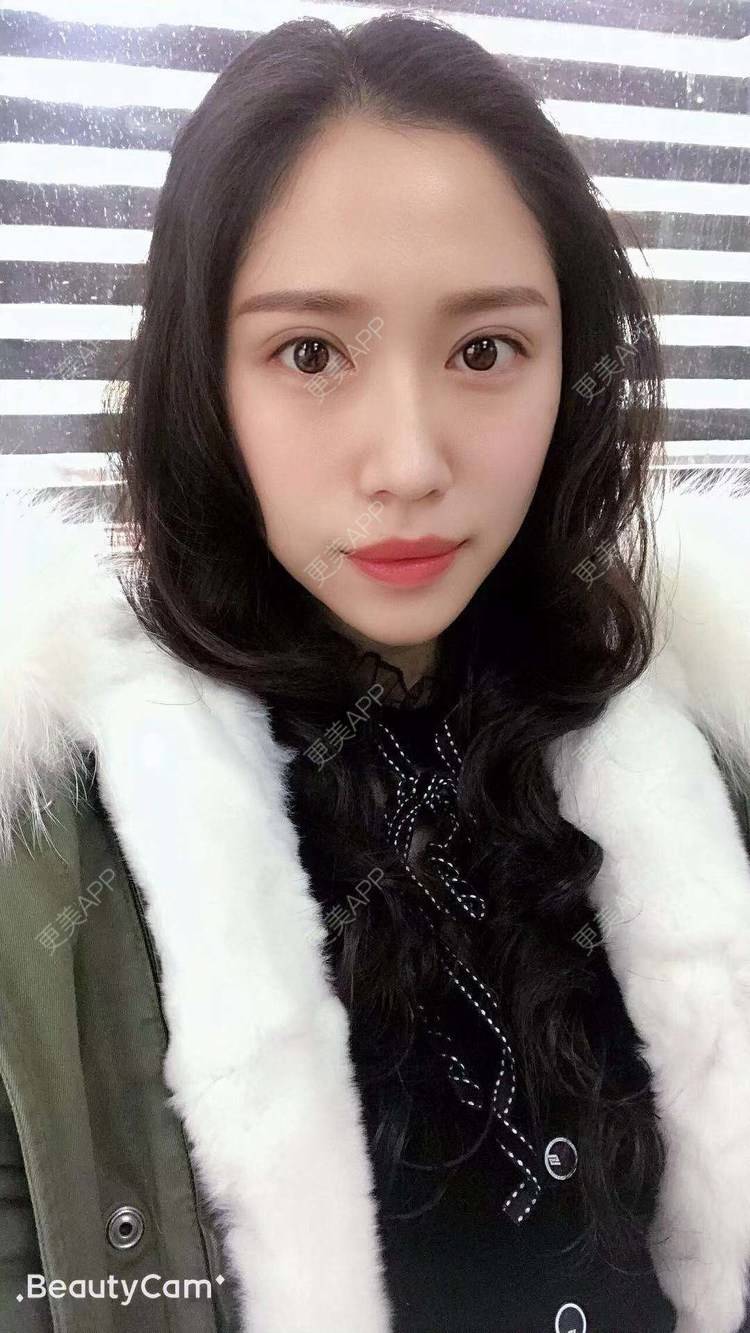 更美 - 枫叶上的小灰猫的膨体垫下巴经验 | 上海 | 视频日记 | 膨体垫下巴