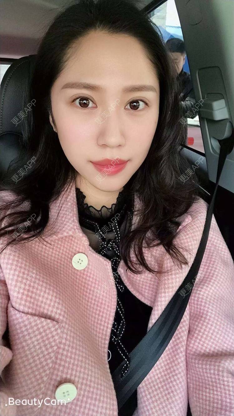 更美 - 枫叶上的小灰猫的膨体垫下巴经验 | 上海 | 视频日记 | 膨体垫下巴