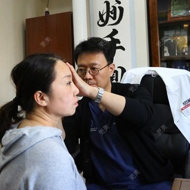 凤凰飞枝头