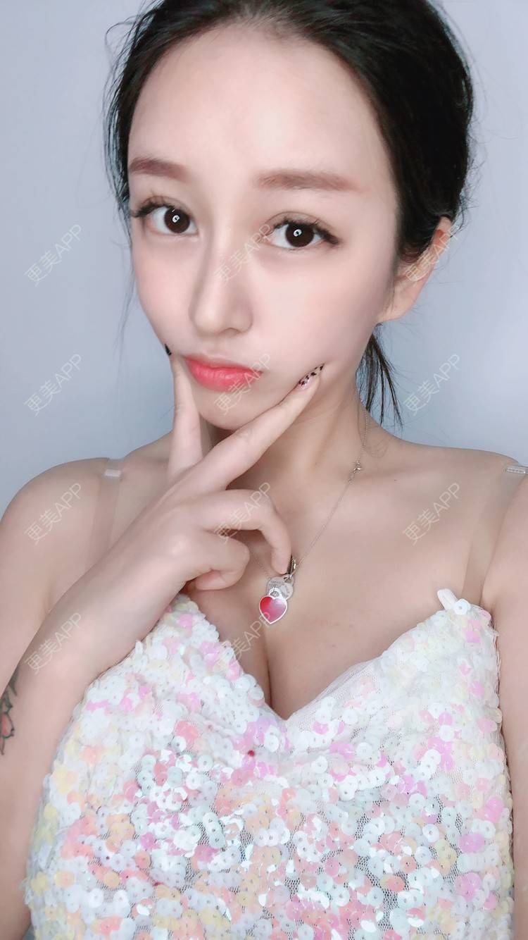 泡泡袜的丰胸隆胸日记