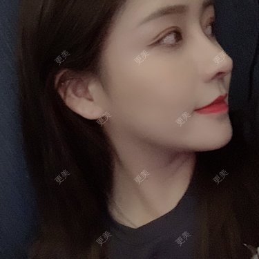端庄而又沉稳的我