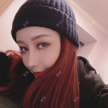 端庄而又沉稳的我