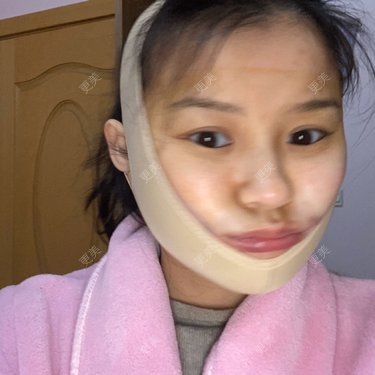 一白遮三丑丑丑