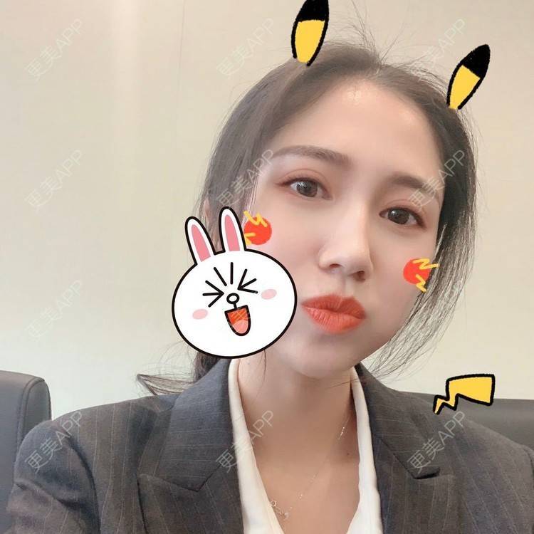 更美 - 枫叶上的小灰猫的膨体垫下巴经验 | 上海 | 视频日记 | 膨体垫下巴