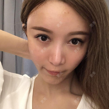 手指间,心痛惶