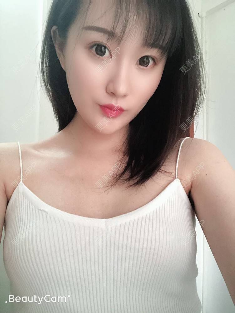 小姐姐们丰胸图片